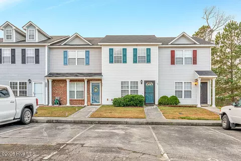 909 Timberlake Trl, Jacksonville, NC 28546
