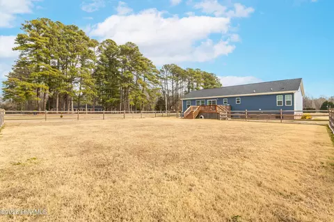 Exterior - 205 Terrace Ln, Conway, NC 27820 photo 7 of 10