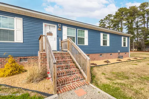 Exterior - 205 Terrace Ln, Conway, NC 27820 photo 2 of 10