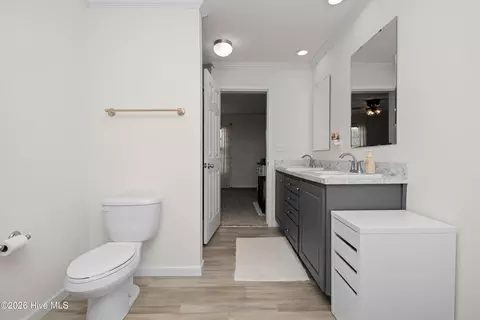 Bath - 205 Terrace Ln, Conway, NC 27820 photo 6 of 7