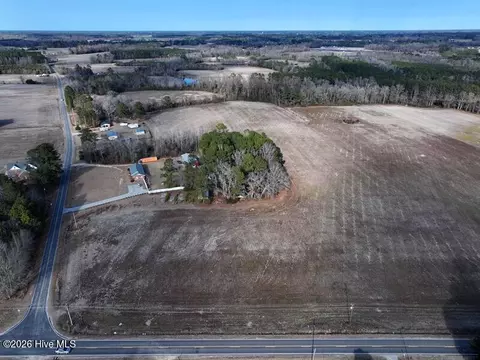 4 Raynham Road, Fairmont, NC 28340