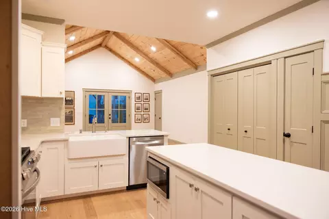 Kitchen - 143 E Gale St, Edenton, NC 27932 photo 3 of 4