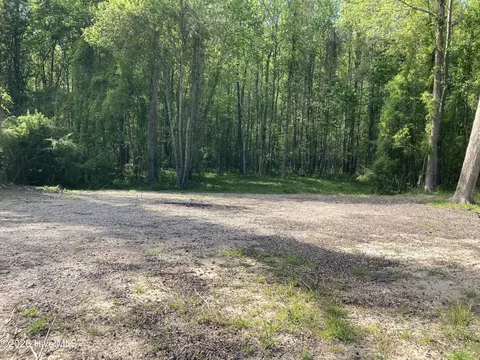 316 Bayview Rd, Bayview, NC 27808