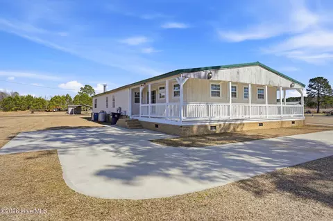 51 Shaw Rd, Riegelwood, NC 28456