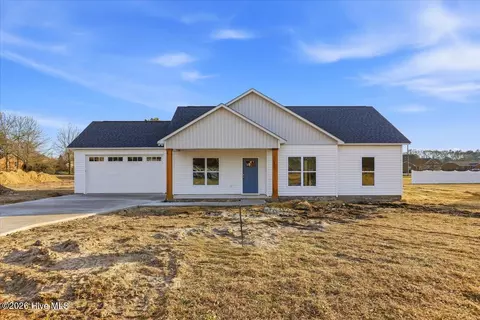 202 Spence St, La Grange, NC 28551