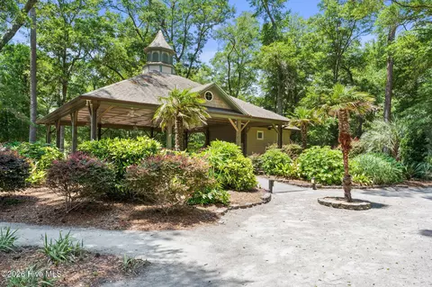 Exterior - 3809 Berkeley Ct, Southport, NC 28461 photo 10 of 17