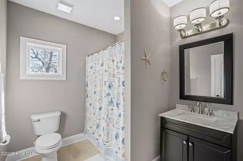 Bath - 703 Brown Pelican Ln, Hampstead, NC 28443 photo 5 of 6