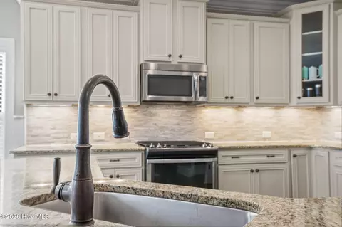 Kitchen - 703 Brown Pelican Ln, Hampstead, NC 28443 photo 5 of 6