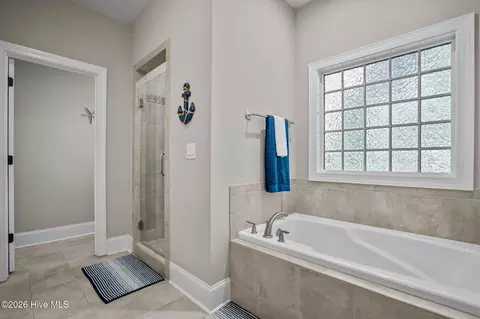 Bath - 703 Brown Pelican Ln, Hampstead, NC 28443 photo 2 of 6