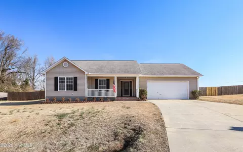 212 Quarry Trl, Richlands, NC 28574