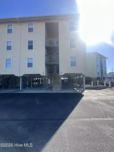 918 N New River Dr #422, Surf City, NC 28445