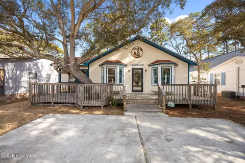 214 NE 50th St, Oak Island, NC 28465