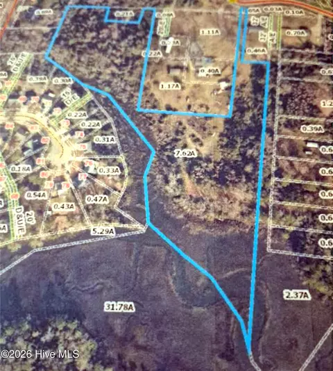 2421 Mayberry Loop Rd, Morehead City, NC 28557