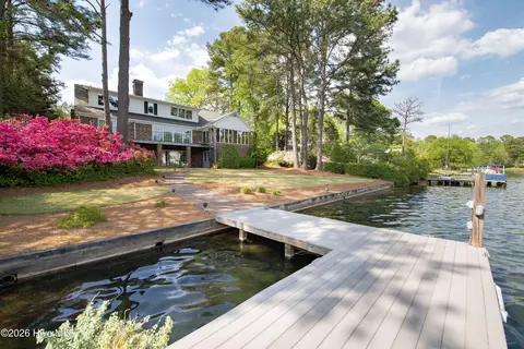 90 Lake Shore Dr, Pinehurst, NC 28374
