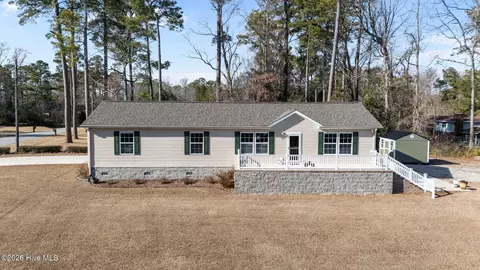 2122 Neuse Cliffs Cir, New Bern, NC 28560