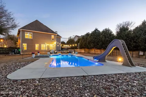 128 Little Bay Dr, Cedar Point, NC 28584