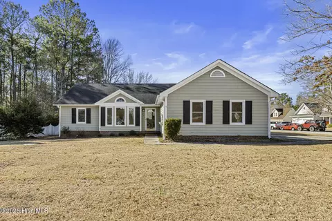 301 Hampshire Pl, Jacksonville, NC 28546