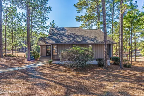 140 Barton Hills Ct, Pinehurst, NC 28374