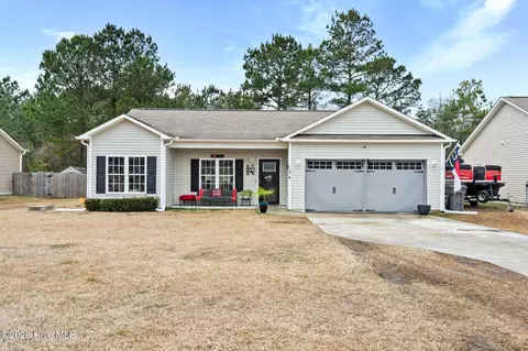 104 Lilac Ln, Richlands, NC 28574