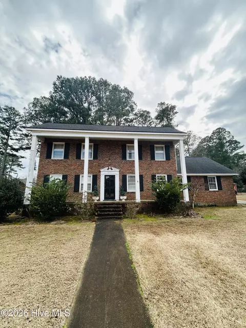 1802 Oxford Rd, Kinston, NC 28504