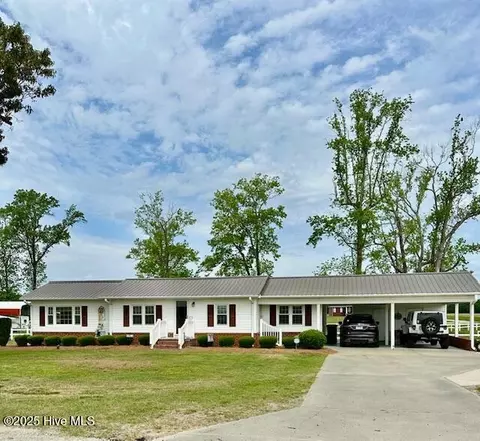 4998 Peacock Rd, Whiteville, NC 28472