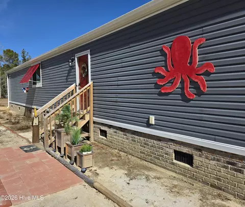 147 Cedarwood Dr, Swansboro, NC 28584