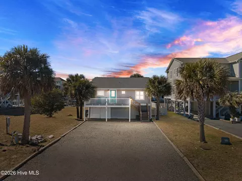 127 Swordfish Dr, Holden Beach, NC 28462