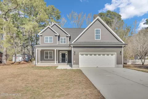 408 Crown Dr, Washington, NC 27889