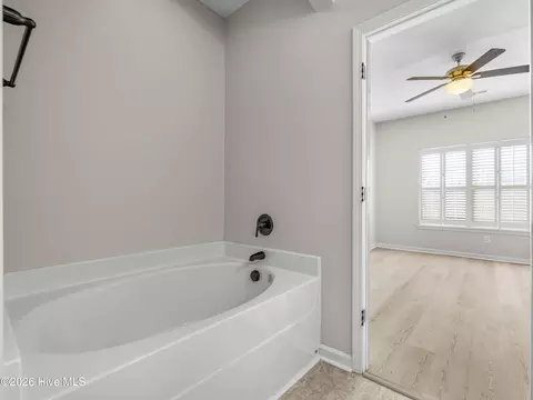 Bath - 308 Winstead Loop Rd, Richlands, NC 28574 photo 3 of 5