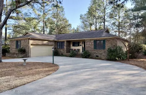20 Briarwood Cir, Pinehurst, NC 28374