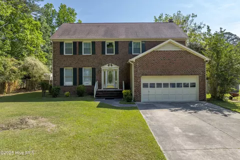 950 Eton Dr, Jacksonville, NC 28546