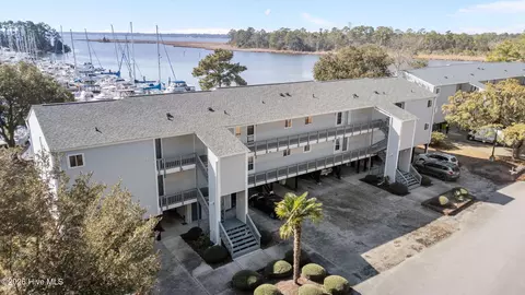 2203 Harbourside Dr, New Bern, NC 28560