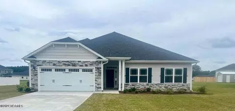 404 Sandcastle St, Grimesland, NC 27837