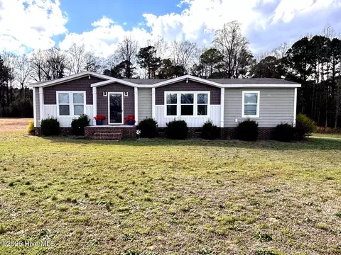 1100 Ozzie Rd, Clinton, NC 28328