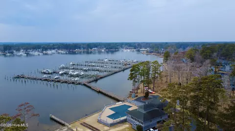 27 Pelican Bay Rd, Washington, NC 27889