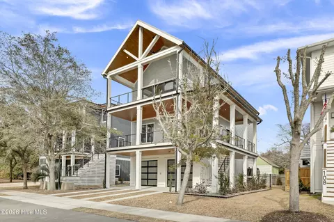 106 Diamond Point Ct, Surf City, NC 28445