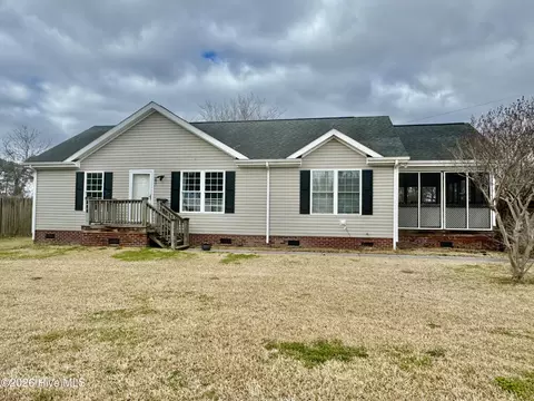 102 Earl Ave, Beaufort, NC 28516