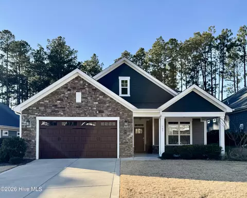 145 Holly Springs Ct, Southern Pines, NC 28387
