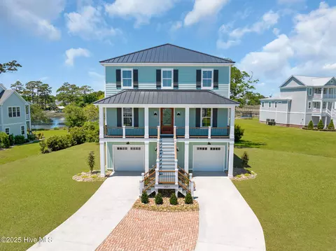 1827 Olde Farm Rd, Morehead City, NC 28557
