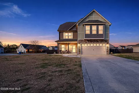 501 Louvre Ln, Jacksonville, NC 28546