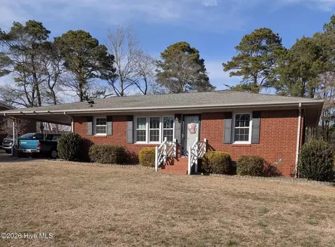 205 Lakeside Dr, Snow Hill, NC 28580
