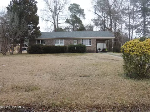 1318 Hunters Rd, New Bern, NC 28562