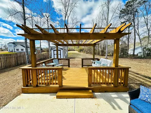 Exterior - 211 Baker Rd, Hubert, NC 28539 photo 2 of 8