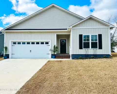 211 Baker Rd, Hubert, NC 28539