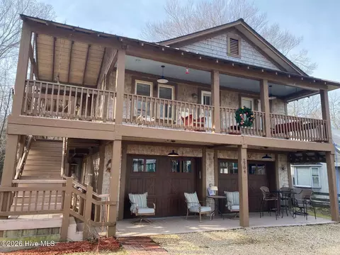 2704 Waccamaw Shores Rd, Lake Waccamaw, NC 28450
