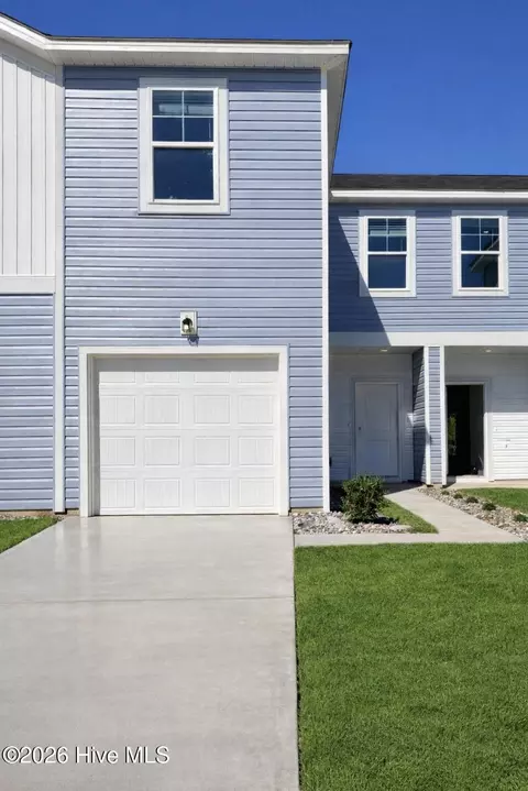 574 Sandy Hollow Dr, Jacksonville, NC 28540