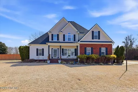 106 Glasgow Ln, La Grange, NC 28551