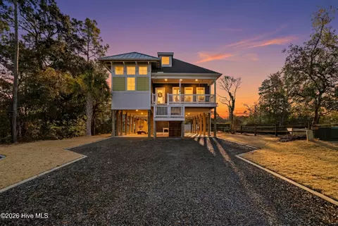 228 NE 41st St, Oak Island, NC 28465