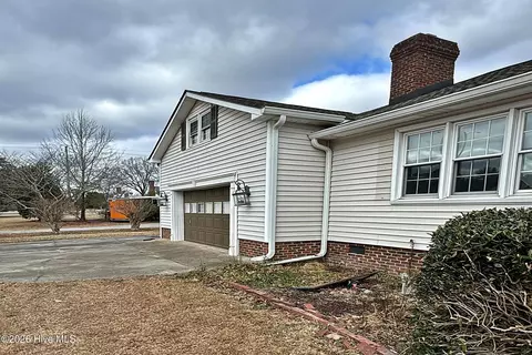 645 Sand Trap Dr, Rocky Mount, NC 27804