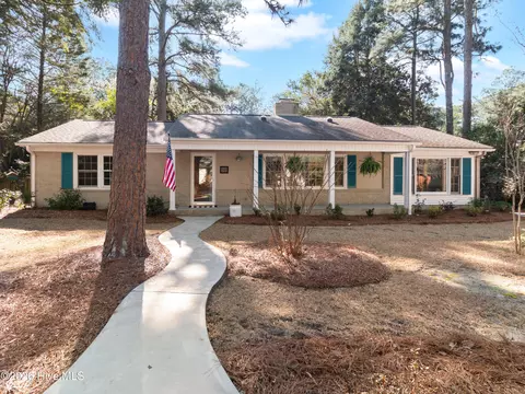 145 Duffers Ln, Southern Pines, NC 28387